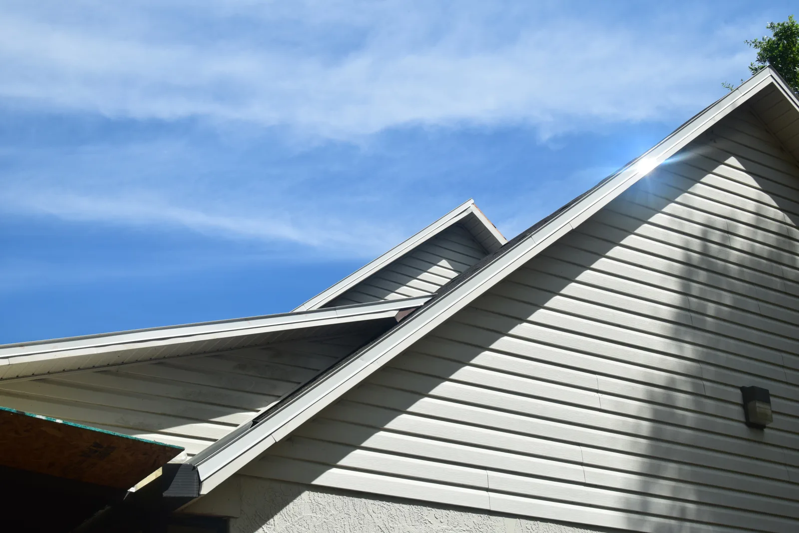 What To Do When Your Roof Suddenly Leaks Or Is Damaged